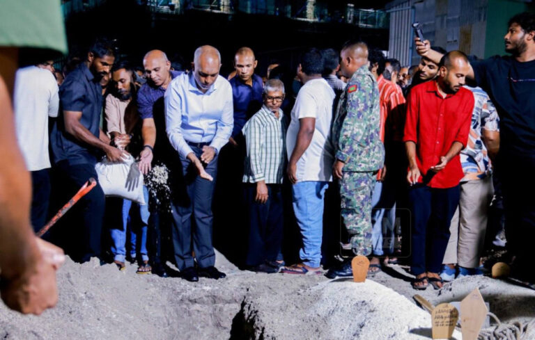 މަރުޙޫމް މަހުދީގެ ޖަނާޒާ ރަސްމީ ޢިއްޒަތުގައި ބާއްވައިފި