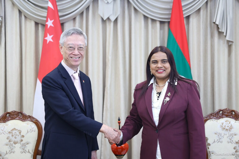 ޚާރިޖީ ވަޒީރުގެ އަރިހަށް ސިންގަޕޫރު ސަފީރު ވަދާޢީ ޒިޔާރަތެއް ކުރައްވައިފި