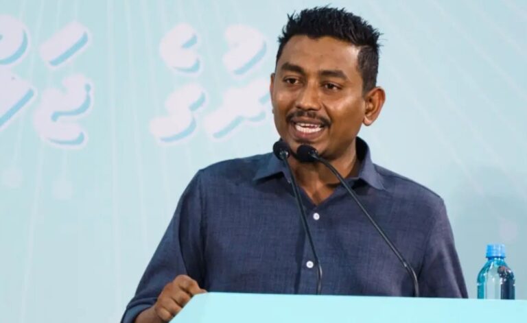ކުރީގެ ތިން ރައީސުން ގުޅުނީ ވެރިކަން ހޯދަން: މަމްދޫހު