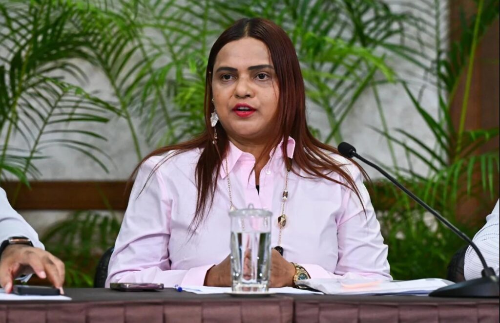 ޚާރިޖީ ވަޒީރު އިރުތިޝާމް ރަސްމީ ދަތުރުފުޅެއްގައި އިންޑިއާއަށް ފުރާވަޑައިގެންފި