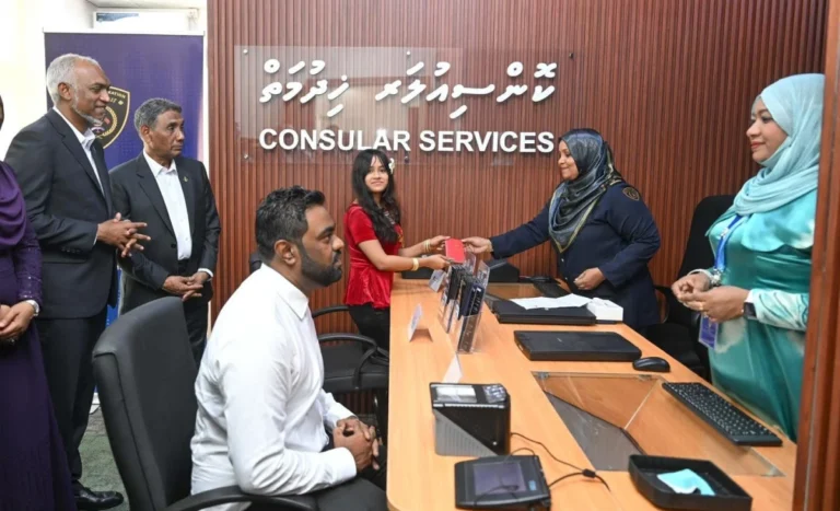 ލަންކާގައި ދިވެހި ޕާސްޕޯޓާއި އައިޑީކާޑުގެ ޚިދުމަތް ރަސްމީކޮށް ފަށައިފި