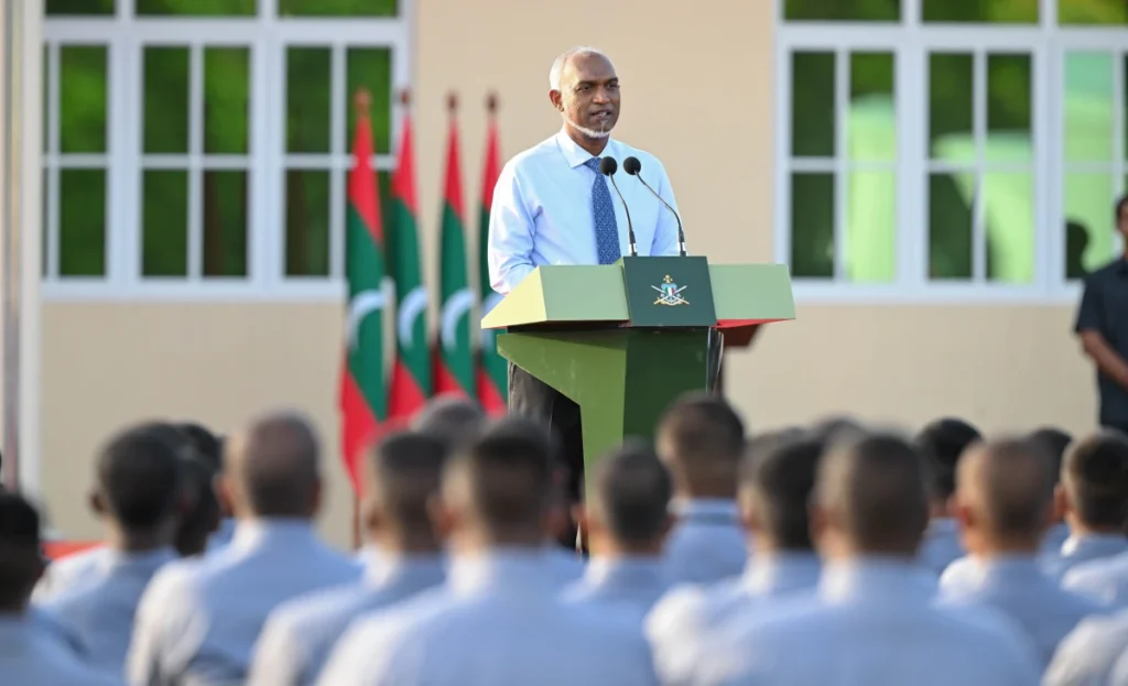 ދިވެހި ވަޠަނީ ހިދުމަތުގެ ފަންނީ ތަމްރީނުތައް ނިންމި ދަރިވަރުންނަށް ރައީސްގެ މަރުހަބާ