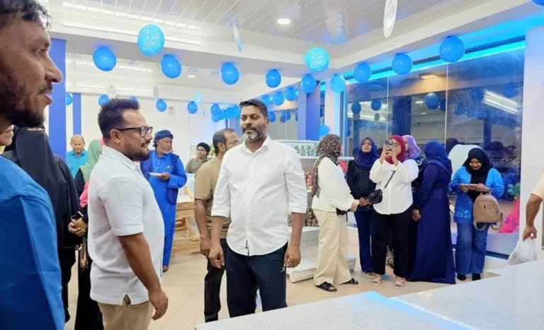 އަތޮޅުތެރޭގައި ހުޅުވި މިފްކޯގެ ފުރަތަަމަ ފިހާރަ އަައްޑޫގައި