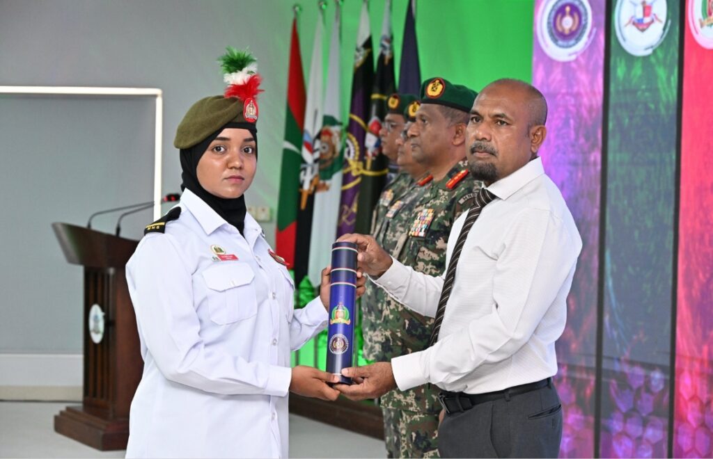 ނޭޝަނަލް ސަރވިސް އިނީޝިއަލް ޓްރެއިނިން ނިންމާ 63 ޒުވާނަކު ދަސްވެނިވެއްޖެ