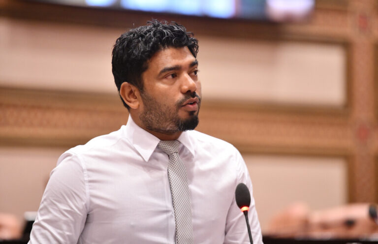 ނަޝީދުގެ ކެމްޕޭން ތަރުޖަމާނަކަށް ކުރީގެ މެމްބަރު އަބްދުﷲ ވަޙީދު ހަމަޖައްސަވައިފި