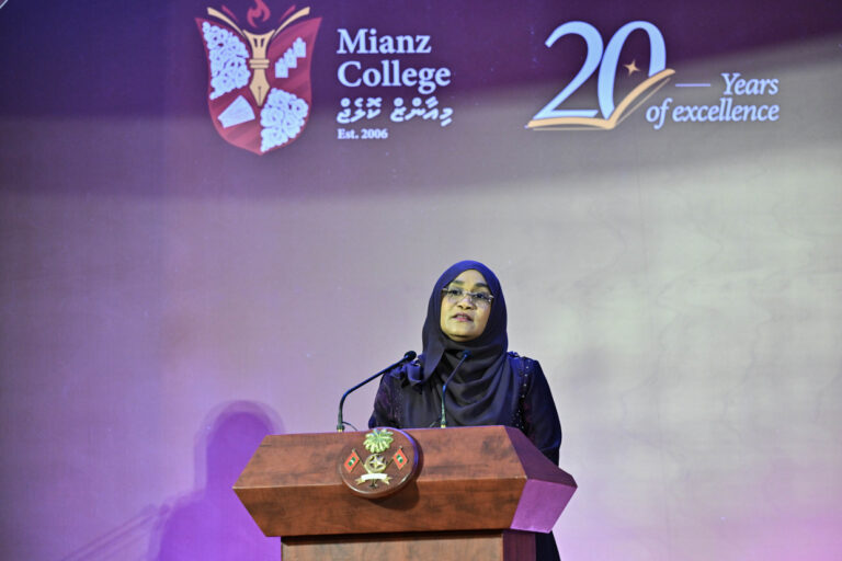 ތައުލީމީ މީހުންގެ ކިބައިން ހަރުދަނާ އަޚުލާގު ފެންނަންވާނެ ކަމަށް ރައީސުލްޖުމްހޫރިއްޔާގެ އަނބިކަނބަލުން ވިދާޅުވެއްޖެ