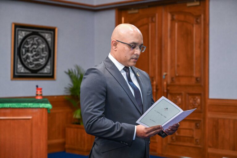 ޒަރީރަށް ރުހުން ދިނުމުގެ މައްސަލަ ކޮމިޓީއަށް