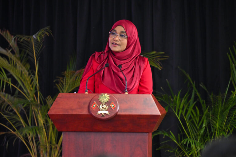 ލޭ ހަދިޔާކުރެއްވެން އޮތް ކޮންމެ ބޭފުޅަކުވެސް ލޭ ހަދިޔާކުރެއްވުމަށް ރައީސުލްޖުމްހޫރިއްޔާގެ އަނބިކަނބަލުން ގޮވާލައްވައިފި