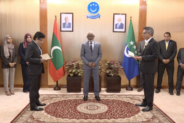 ޞާދިޤް މެންބަރުކަމުގެ ހުވާ ކުރައްވައިފި