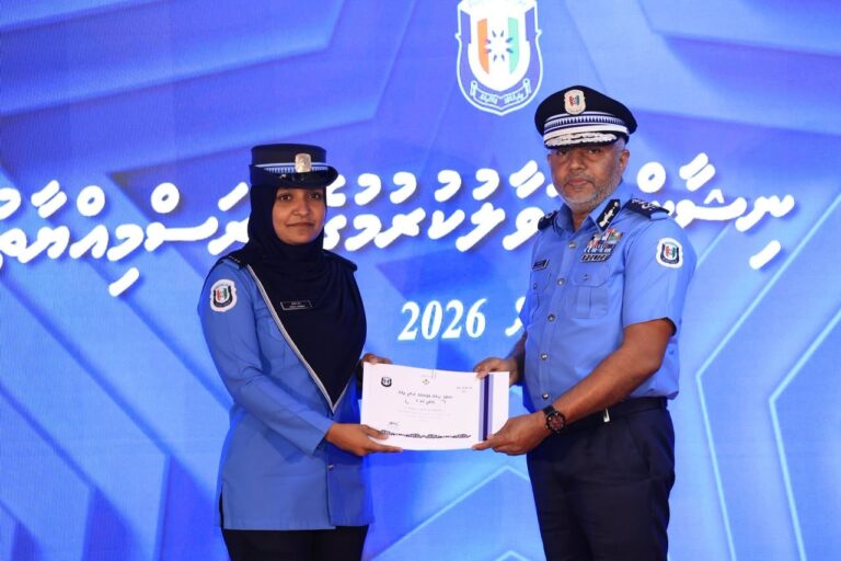 މާލެ އޭރިއާގައި މަސައްކަތްކުރާ ފުލުހުންނަށް ޝަރަފުގެ ނިޝާން ދިނުމުގެ ރަސްމިއްޔާތު ބާއްވައިފި