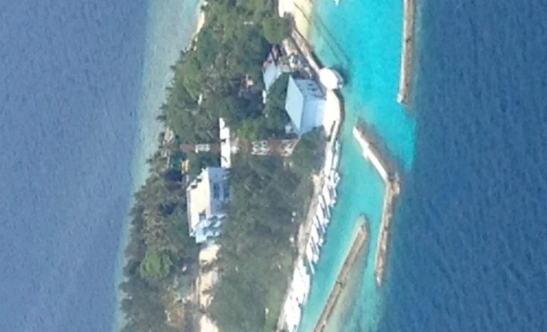 ބާޖަކުން ކޮންޓޭނަރުތަކެއް ކަނޑަށް ވެއްޓި، އޮޔާދާތީ ސަމާލުވާން އެދިއްޖެ