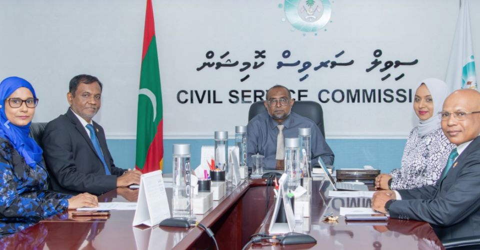 މާލެ ސަރަހައްދުގެ ސްކޫލެއްގައި ހިންގި ބޮޑު ހިޔާނާތަކާ ގުޅިގެން ތިން މުވައްޒަފަކު ވަކިކޮށްފި