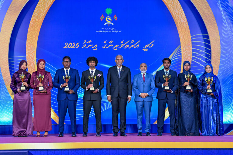 މަތީ އަރުތަވެރިންގެ އިނާމު 2025: ފަސްވަނަ ދަންފަޅި ރައީސް ޝަރަފުވެރިކޮށްދެއްވައިފި