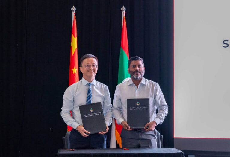 ޗައިނާ ސަރުކާރުން ރާއްޖެއަށް ގިނަ އަދަދެއްގެ ކުޅިވަރު ސާމާނު ހަދިޔާކޮށްފި