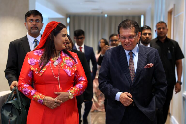 މިނިވަން ދުވަހުގެ ހަރަކާތްތަކަށް ބަންގްލަދޭޝްގެ ބޮޑުވަޒީރު ރާއްޖެއަށް