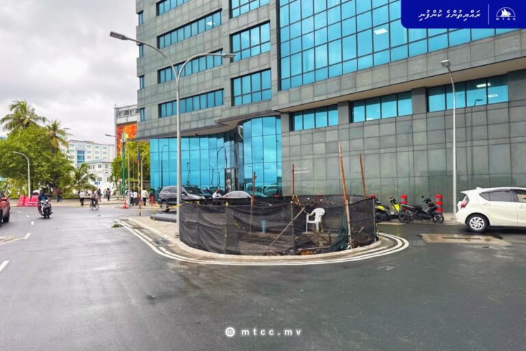 ބޮޑުތަކުރުފާނުމަގުގައި ފެންބޮޑުވަނީ ޕަމްޕު ސްޓޭޝަންގެ މަސައްކަތް ނުނިމޭތީ: އެމްޓީސީ