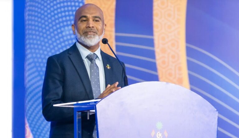 ދަރިވަރުން އަމިއްލައަށް ކިޔެވުމަށް ޒިންމާވެ ޓިއުޝަންގެ ސަގާފަތާ ދުރުވުމަށް އެޑިއުކޭޝަން މިނިސްޓަރު ގޮވާލައްވައިފި