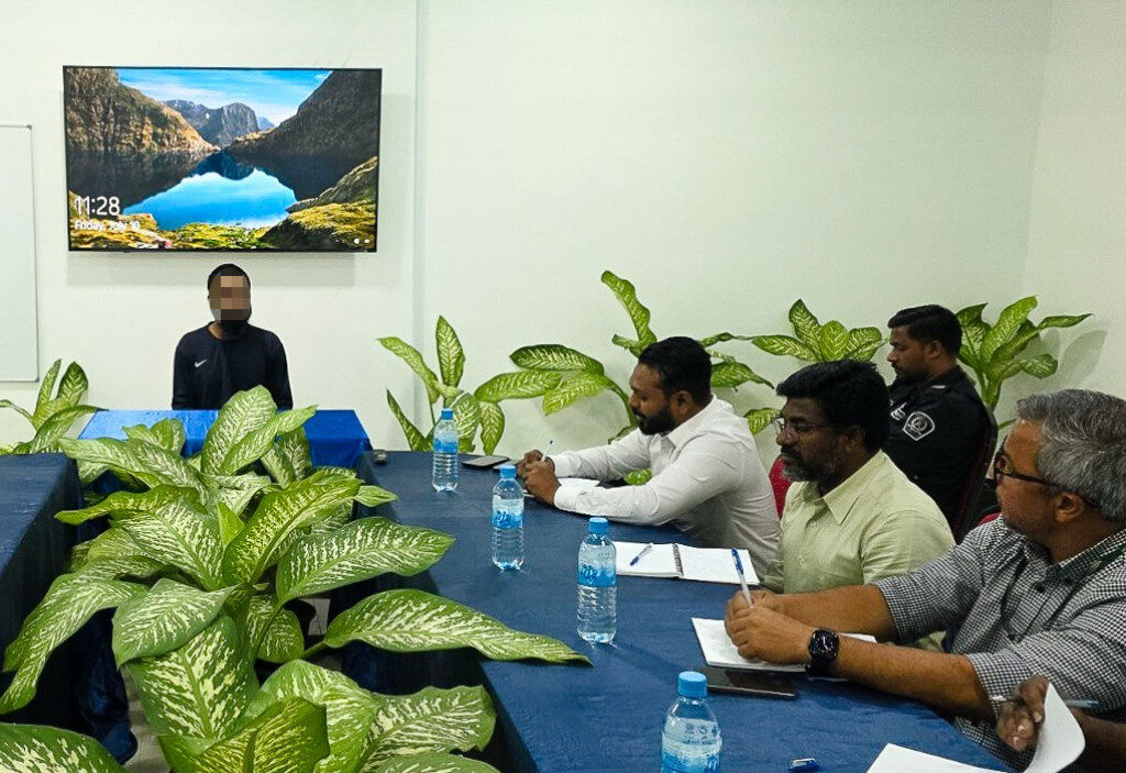 ޕެރޯލްގެ ފުރުޞަތު ދިނުން އަވަސްކުރުމަށް ގިނަ އަދަދެއްގެ ގައިދީންނާ އިންޓަވިއުކޮށްފި