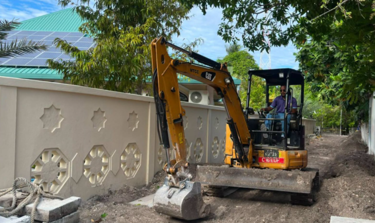 ފުވައްމުލަކު އެތެރޭގެ މަގުތައް ހެދުމުގެ ދެވަނަ ފިޔަވަހީގެ މަސައްކަތްތައް ބާރަށް ކުރިއަށް