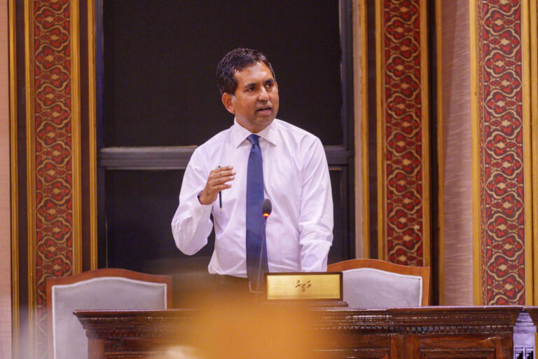 ރާއްޖޭގެ ޑޮލަރުގެ މައްސަލައިގެ އަސްލަކީ ރައީސް ނަޝީދުގެ ސަރުކާރުން ގެނައި ބަދަލު ކަމަށް މިނިސްޓަރު ސައީދު ވިދާޅުވެއްޖެ