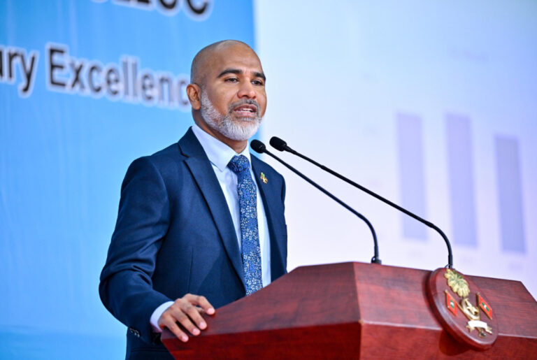 މި ދުވަސްވަރު 8،000 އެއްހާ ދަރިވަރުން ގަަވާއިދުން ސުކޫލަށް ނުދޭ: މިނިސްޓަރު