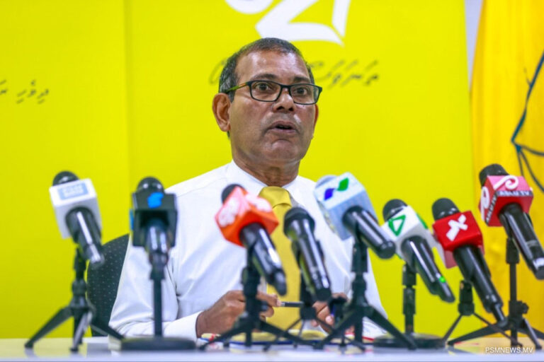 ޑޮލަރުގެ އަގު ތިރިވަންދެން އުމްރާނީ މަޝްރޫއުތައް ހުއްޓައިލުމަށް ނަޝީދު ގޮވާލައްވައިފި