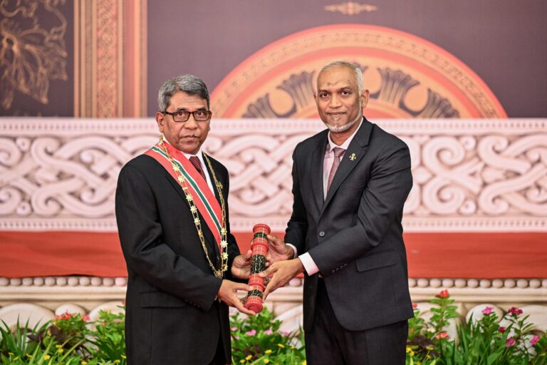 ޑޮކްޓަރ މުޙައްމަދު ލަޠީފަށް ނިޝާން ޢިއްޒުއްދީނުގެ ޢިއްޒަތުގެ ވެރިކަން އަރުވައިފި