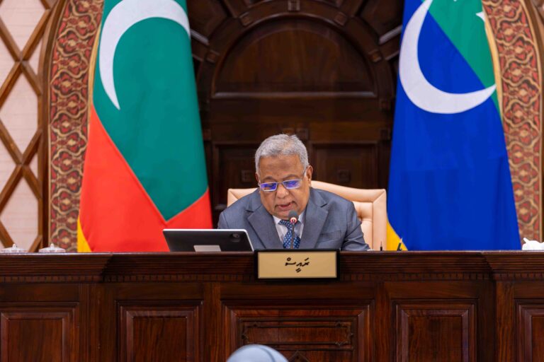 ރައްޔިތުންގެ މަޖިލީހަކީ ޖަނަވާރު ކޮށްޓެއްގެ ގޮތުގައި ސިފަކުރާ ފެންވަރަށް މެންބަރުންގެ އަމަލުތައް ނުބެހެއްޓުމަށް ނައިބު ރައީސް ގޮވާލައްވައިފި
