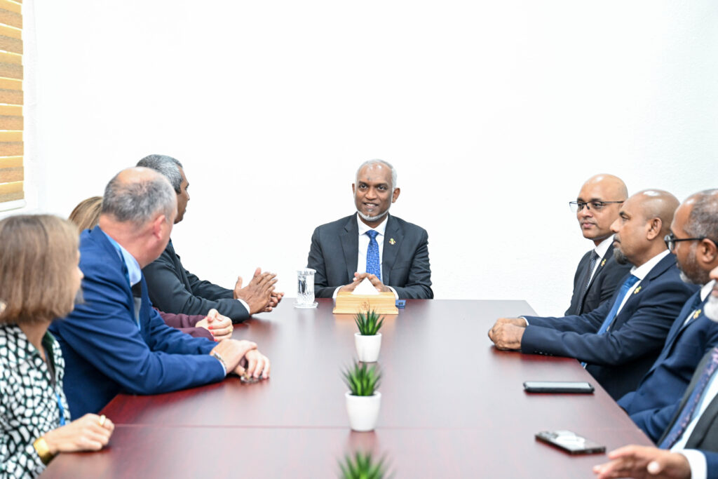 ރައީސް، ކުދި ޖަޒީރާ ޤައުމުތަކުގެ ސުޕްރީމް އޮޑިޓް އިންސްޓިޓިއުޝަންތަކުގެ އިސްވެރިންނާ ބައްދަލުކުރައްވައިފި