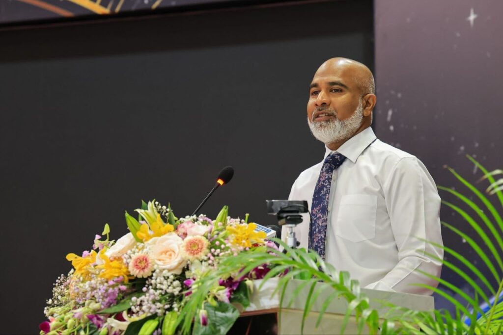 ހުރިހާ މުދައްރިސުންވެސް އެއްވެސް ކުއްޖަކު ތަފާތުކުރުމެއް ނެތި އުނގަންނައިދިނުމަށް ތައްޔާރުވެފައި ތިބެންޖެހޭ: ވަޒީރު