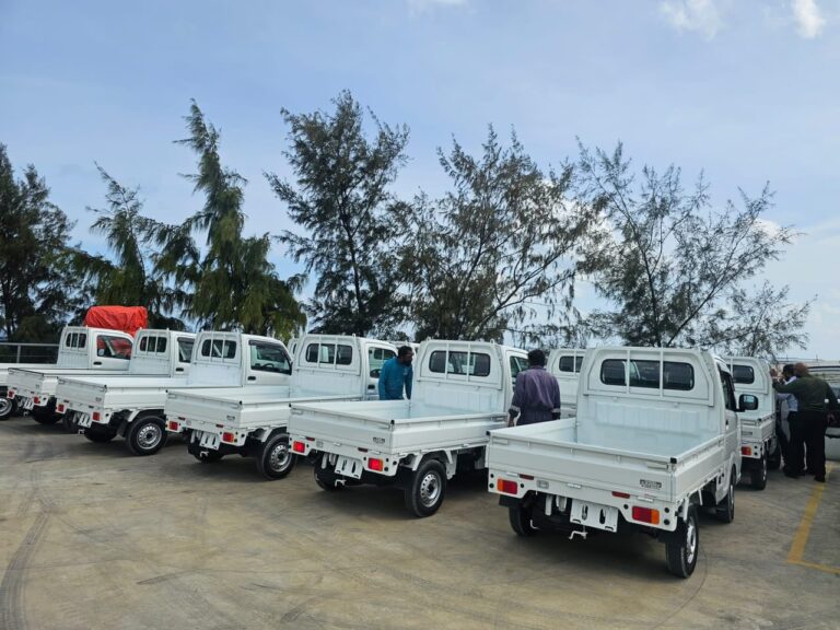 ވެމްކޯގެ ޚިދުމަތް ރަށްރަށުގައި ފެށުމަށް ބޭނުންވާ އުޅަނދުތައް ގެނެސް ކުންފުންޏާ ހަވާލުކޮށްފި