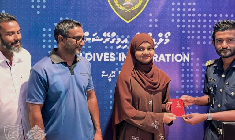 ގައްދޫގައި ދިވެހި ޕާސްޕޯޓުގެ ޚިދުމަތް ރަސްމީކޮށް އިފުތިތާހުކޮށްފި