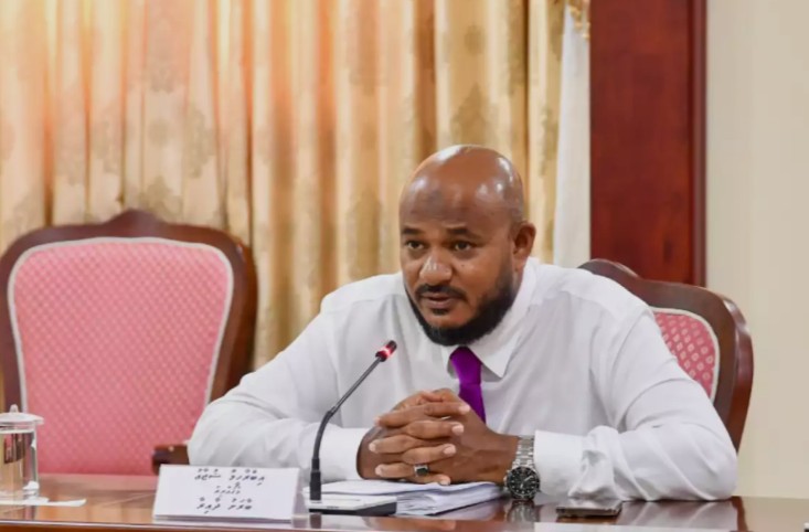 ކުރީގެ ރައީސް ޔާމީންގެ ވާހަކަފުޅުތަކަށް މެންބަރު ޝުޖާއު ވަރުގަދަ ރައްދެއް ދެއްވައިފި