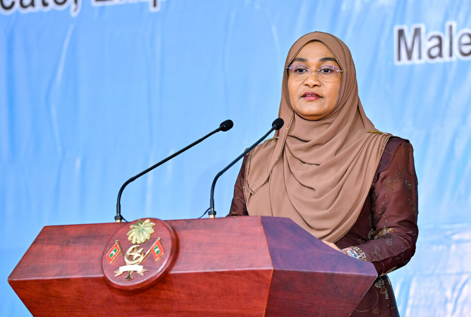 މަސައްކަތުގެ މާހައުލުގައި ޓީމެއްގެ ގޮތުގައި ގުޅިގެން މަސައްކަތްކުރުން މުހިންމު: ސާޖިދާ