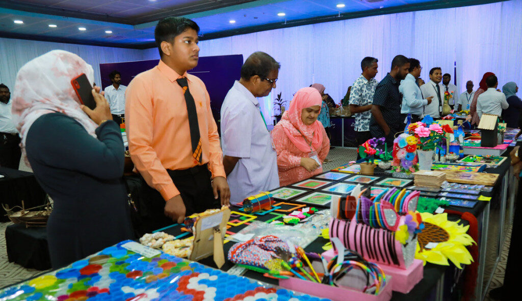 ރިވެލި އެވޯޑަށް ކުރިމަތިލުމުުގެ ފުރުޞަތު ހުޅުވާލައިފި