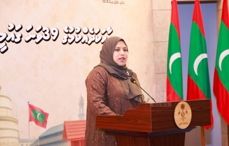 ވާޒީފާގެ މާހައުލުގައި އެންމެ މުހިންމު އެއް ސިފައަކީ މުއާމަލާތުކުރުމުގެ ހުނަރު: ހީނާ