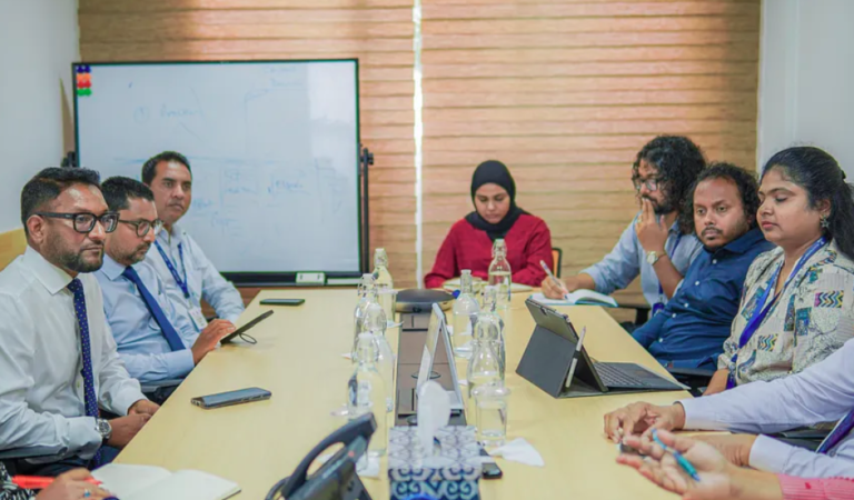 ފާމަސިސްޓުން ތަމްރީނުކުރަން ވިލާ ކޮލެޖާއެކު މަޝްވަރާކޮށްފި