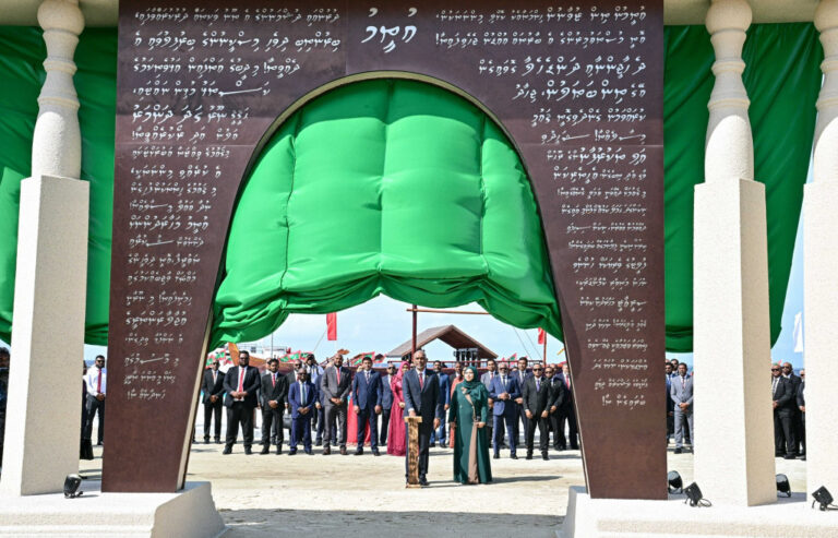 އުތީމުގައި ތަރައްޤީކުރި “ބޮޑުތަކުރުފާނުގެ ހަނދާނީ ދޮރާށި” ރައީސުލްޖުމްހޫރިއްޔާ ހުޅުއްވައިދެއްވައިފި