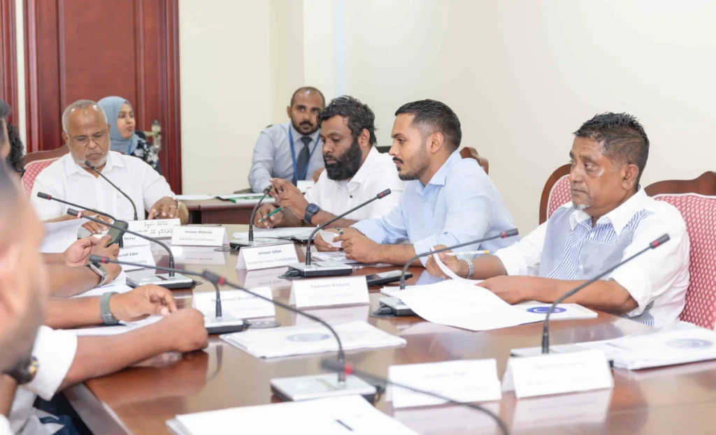 މަޝްރޫއުތައް ހިންގަން ކައުންސިލުތަކުން ބިން ނެގޭ ބިލް ކޮމިޓީން ފާސްކޮށްފި