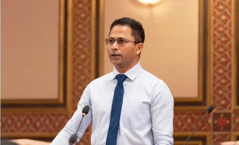 ބޭރުގެ ކޮންޓްްރެކްޓަރުން ދައްކަންޖެހޭ ޓެކުސް ބޮޑުކުރުމަކީ ދިވެހި ވިޔަފާރިތަކަށް ލިބޭ ހިމާޔަތެއް: އިބްރާހީމް