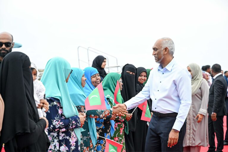 ރައީސުލްޖުމްހޫރިއްޔާގެ ދެކަނބަލުން އުކުޅަހަށް ވަޑައިގަތުމުން ހޫނު މަރުޙަބާއެއް