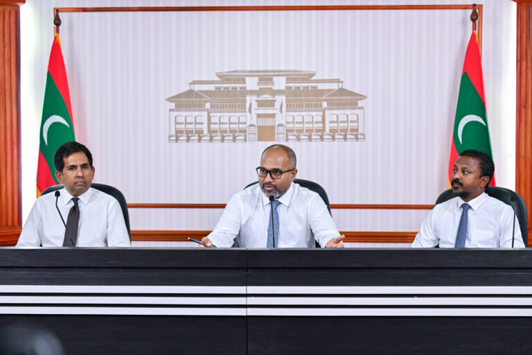 ބްލެކް މާކެޓުގައި ޑޮލަރުގެ ވިޔަފާރިކުރަމުންދިޔަ 12 ބިދޭސީއެއްގެ މައްސަލަ ދަނީ ތަޙްޤީޤްކުރަމުން: އިޙްސާން