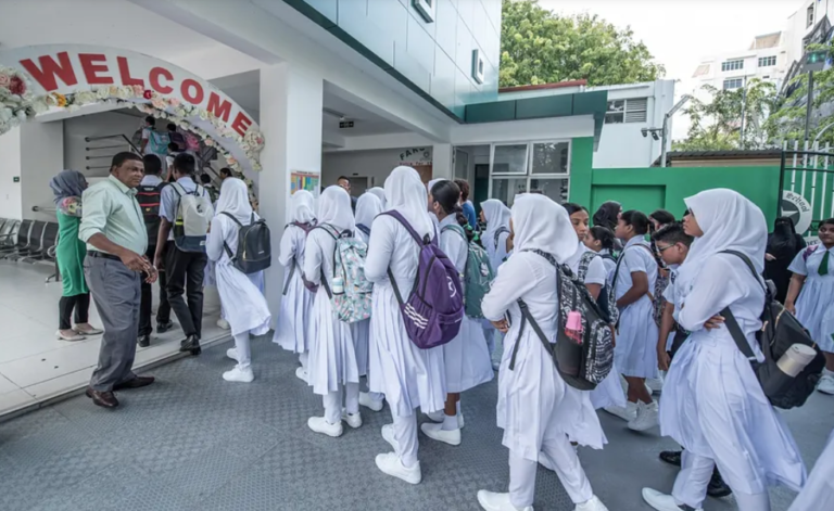 ގްރޭޑް އެކެއްގެ ފޮތްތަކަށް ބޮޑު ބަދަލެއް ގެންނަނީ