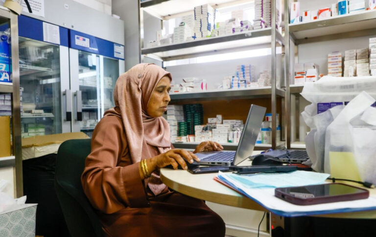 ފާމަސިސްޓެއްގެ ގޮތުގައި ޝަބީނާ 35 އަހަރު