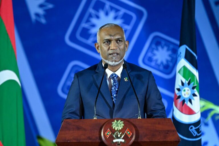 ދުނިޔޭގެ ކުރިމަތީގައި ޤައުމުގެ އިތުބާރު ހިފެހެއްޓުމަށް ހަރުދަނާ ފުލުހުންގެ ޚިދުމަތެއް މުހިންމު: ރައީސް