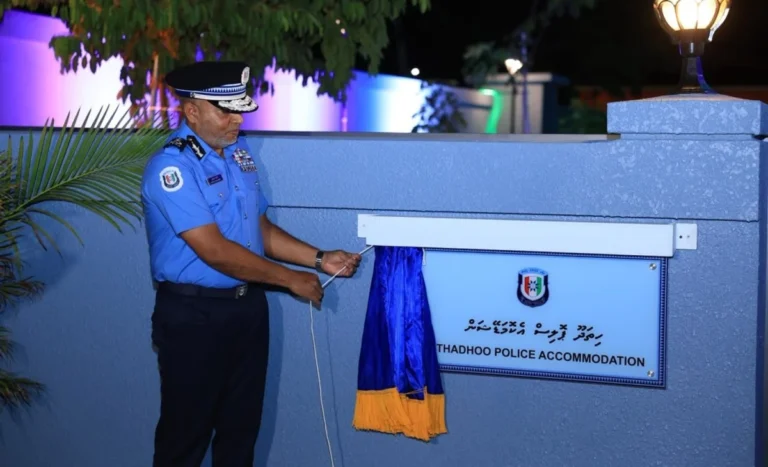 އައްޑޫ ހިތަދޫގައި އަލަށް އިމާރާތްކުރި ޕޮލިސް އެކޮމޮޑޭޝަން ބިލްޑިން ހުޅުވައިފި