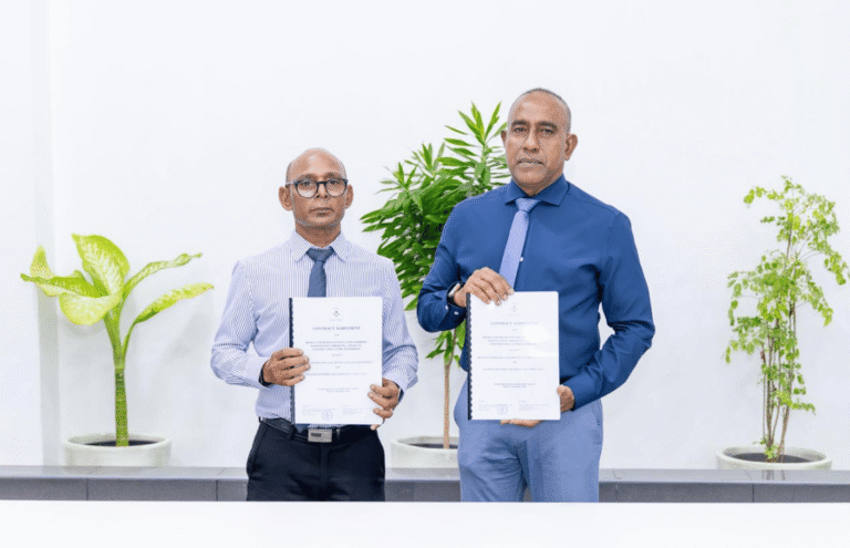 ކެލާ ބަނދަރު އަޕްގްރޭޑު ކުރުމާއި ބިން ހިއްކުމުގެ މަޝްރޫޢުގެ އެއްބަސްވުމުގައި ސޮއިކޮށްފި